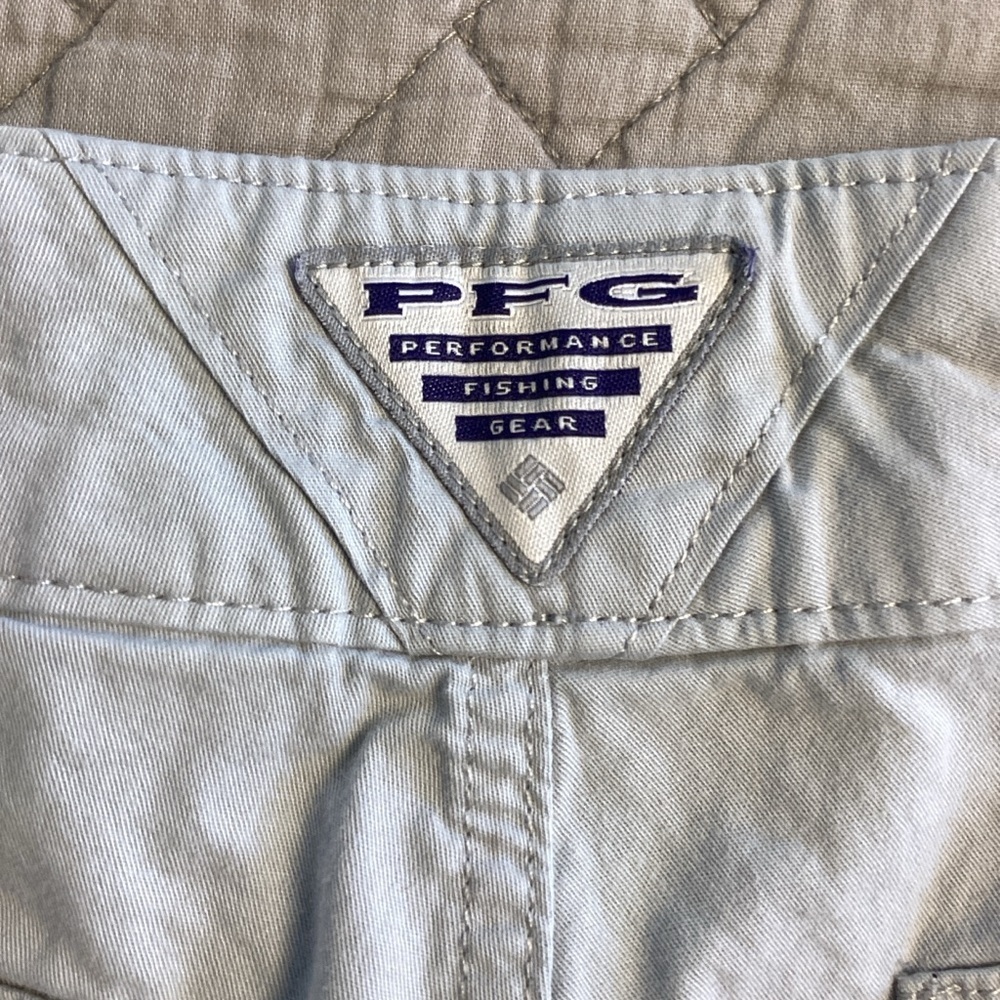Columbia Light Grey PFG Women's Shorts Sz 4 - Picture 3 of 10